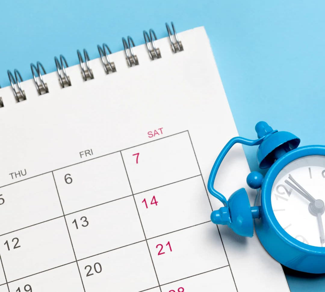 Image of a calendar and alarm clock